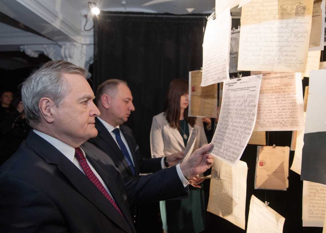 Mamo, czemu nie przyjeżdżasz? Listy dzieci z obozu na Przemysłowej w Łodzi na łódzkiej wystawie