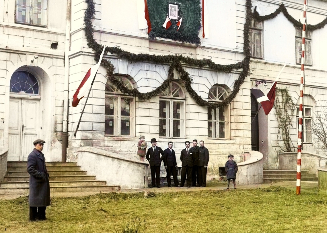 Dawny Łowicz na kolorowej fotografii. Wystawa