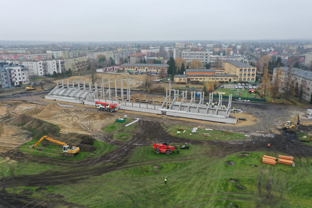 Przebudowa stadionu w Skierniewicach. Inwestycja za blisko 50 mln zł wkracza w kolejny etap 1 Przebudowa stadionu w Skierniewicach