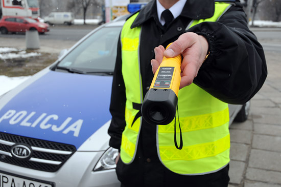 Wzmożone kontrole na drogach w Łódzkiem. Policjanci sprawdzają stan trzeźwości kierowców 1 Długi weekend na drogach. Policjanci kontrolują prędkość i trzeźwość kierowców