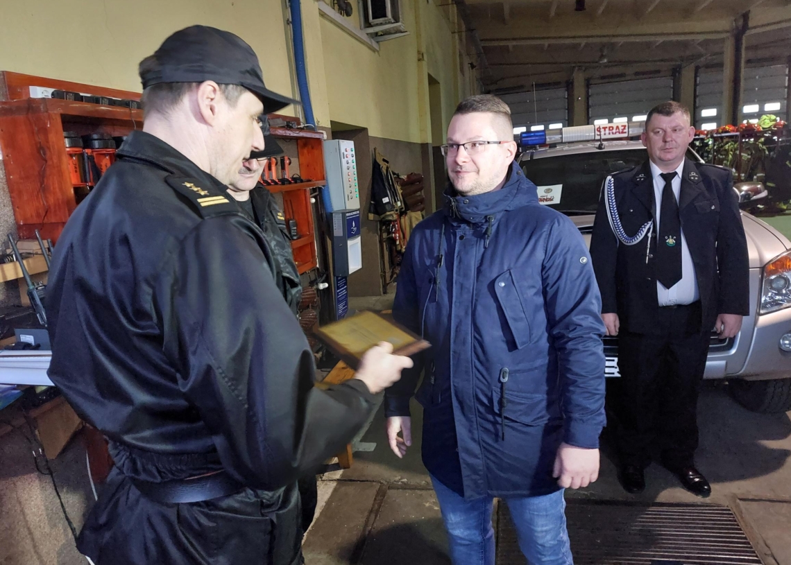 Nie każdy bohater nosi pelerynę. Nagrody dla mężczyzn, którzy ewakuowali mieszkańców w czasie pożaru