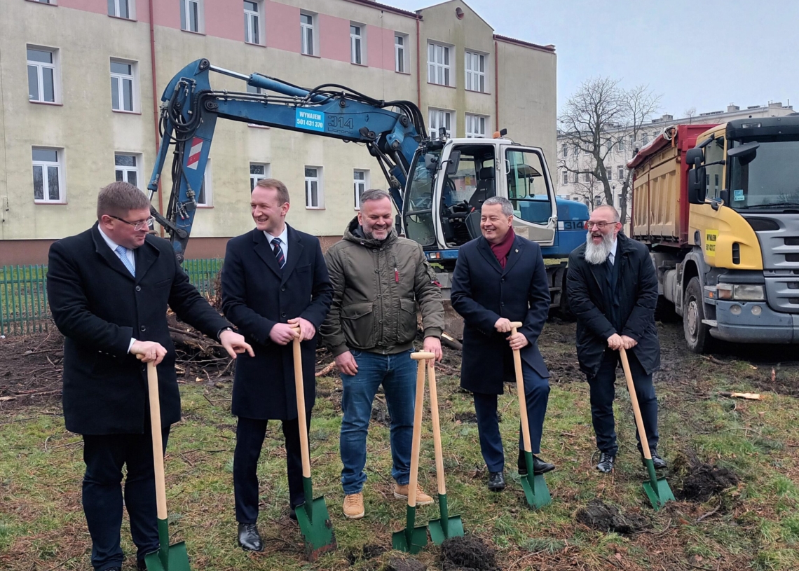 Przy Zespole Szkół Ponadpodstawowych nr 4 w Łowiczu powstanie nowa sala sportowa