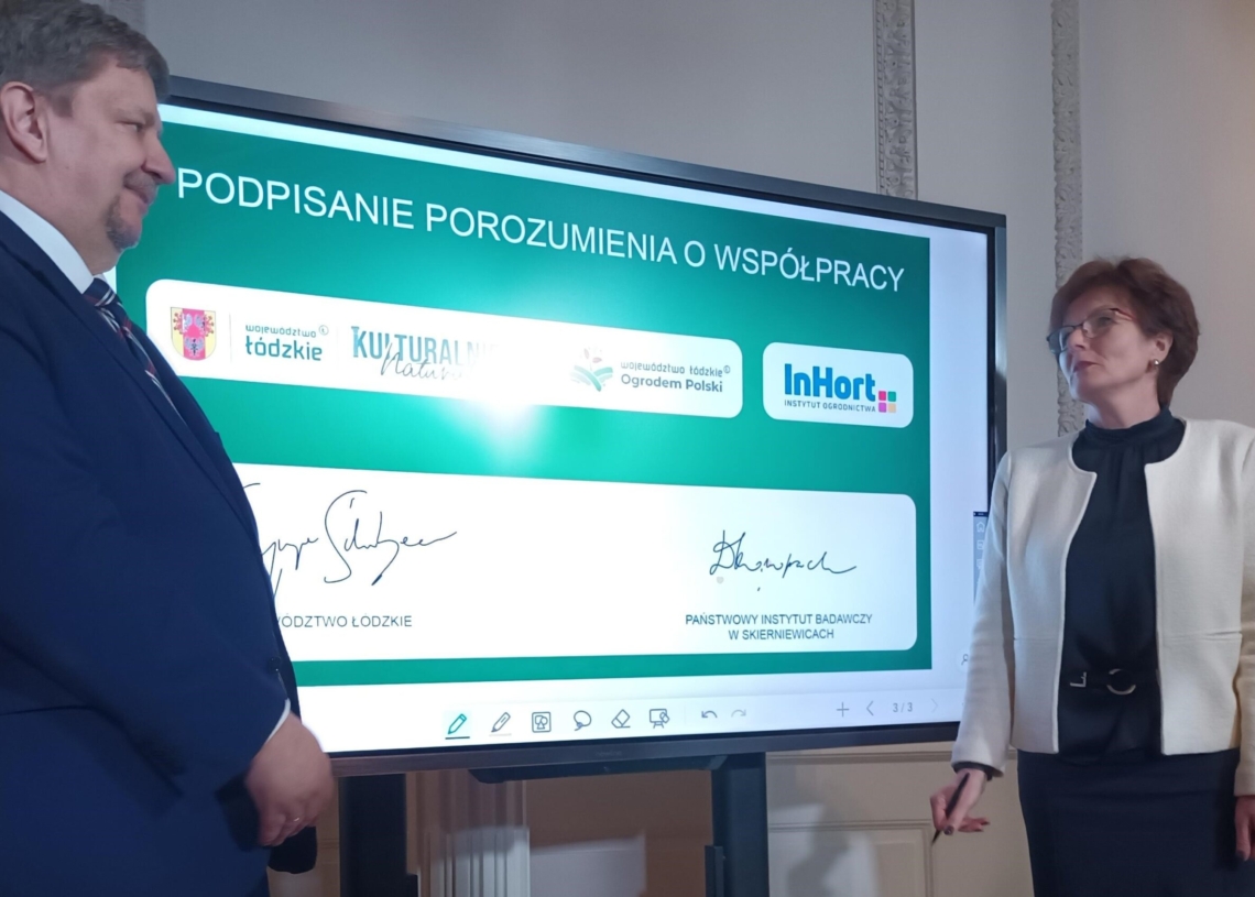 „Łąki zdrowia ” w kompleksie parkowo-pałacowym w Nieborowie, czyli ponad 4 ha ziół i gatunków roślin uprawianych przez Radziwiłłów