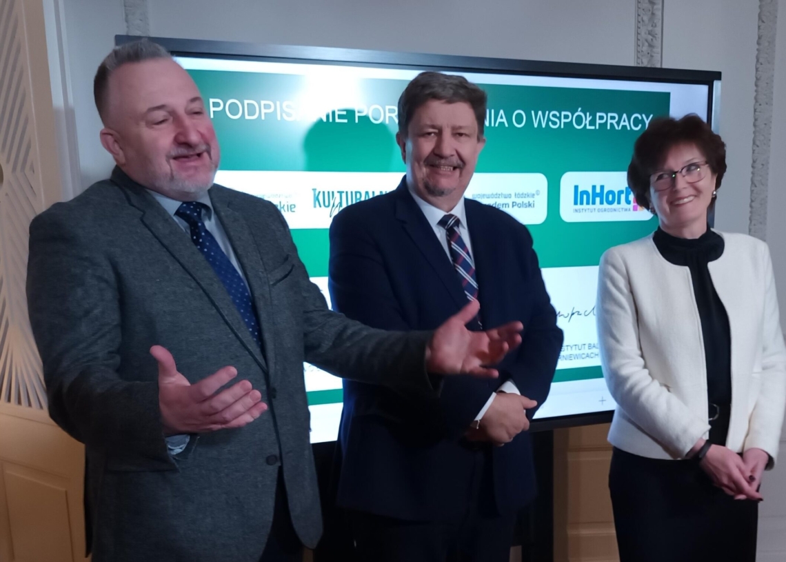 „Łąki zdrowia ” w kompleksie parkowo-pałacowym w Nieborowie, czyli ponad 4 ha ziół i gatunków roślin uprawianych przez Radziwiłłów