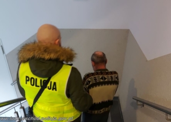 Ugodził nożem podczas libacji. Policja zatrzymała 53-letniego mężczyznę