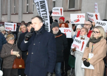 „Pan prezydent zrobił relację z innego protestu” - nie milkną echa po wczorajszej pikiecie przed magistratem w Piotrkowie 1 magistratem w Piotrkowie