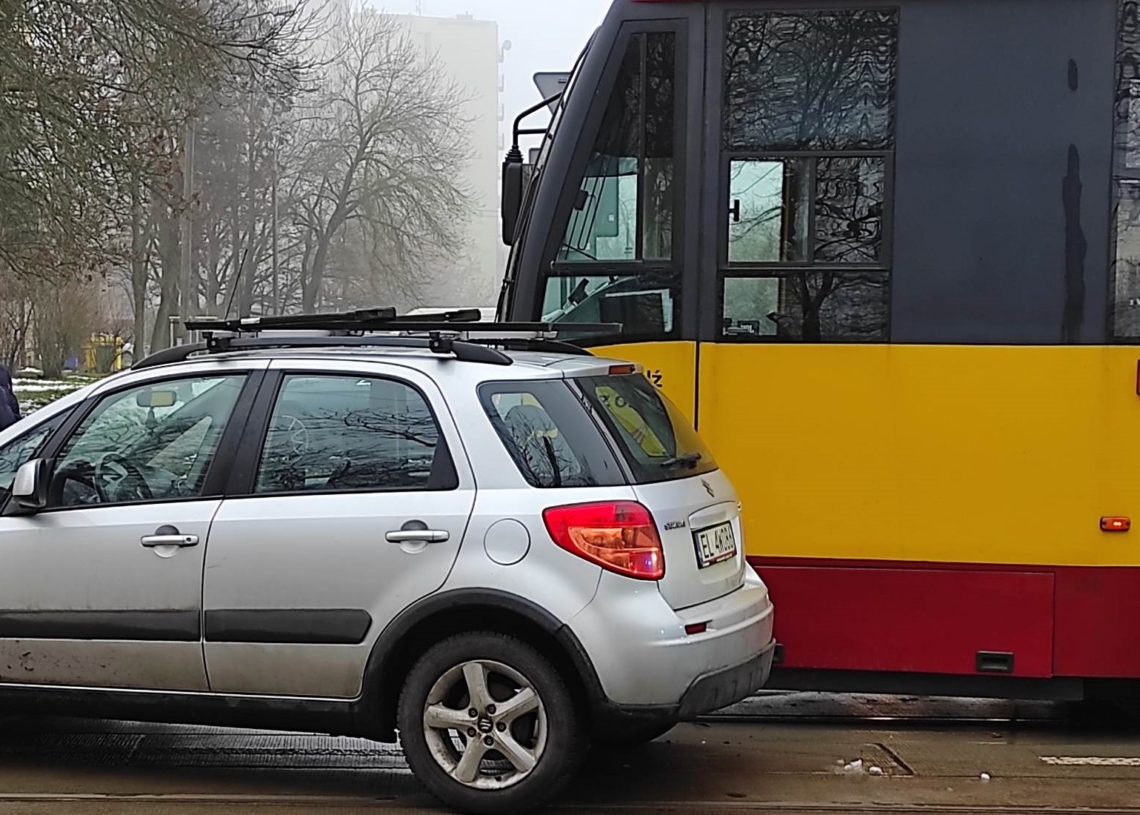 Wypadek na Narutowicza. Zderzenie tramwaju linii 12 z osobówką