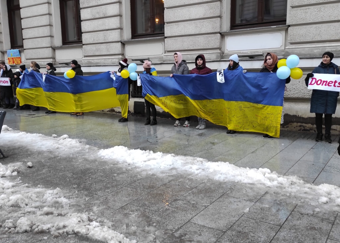 Manifestacja antywojenna pod Konsulatem Honorowym Ukrainy w Łodzi