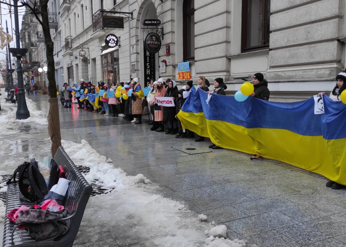 Manifestacja antywojenna pod Konsulatem Honorowym Ukrainy w Łodzi