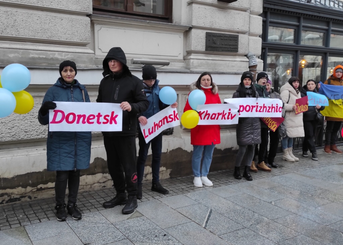 Manifestacja antywojenna pod Konsulatem Honorowym Ukrainy w Łodzi