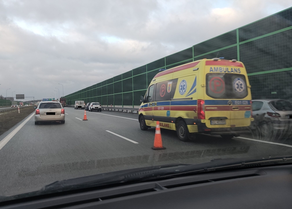 Zderzenie 4 samochodów na A1