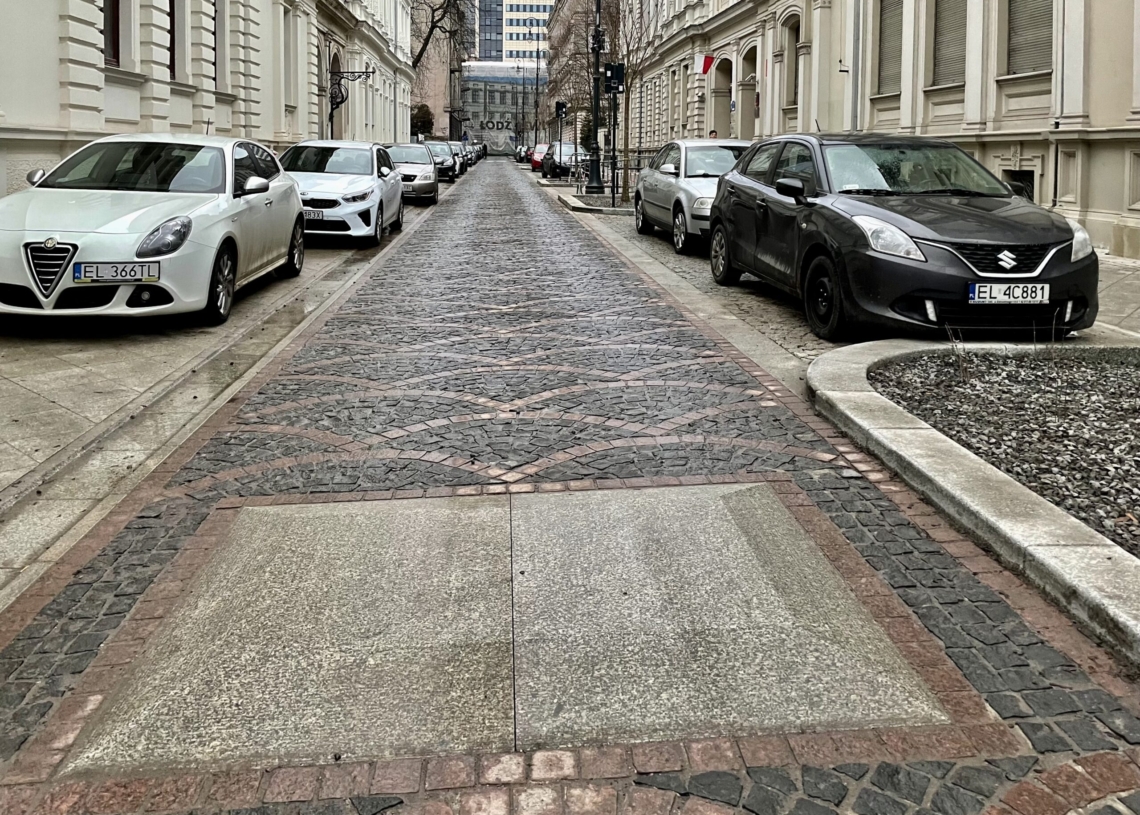 Budowa woonerfu na Moniuszki symbolem przedłużających się łódzkich inwestycji [ZDJĘCIA]