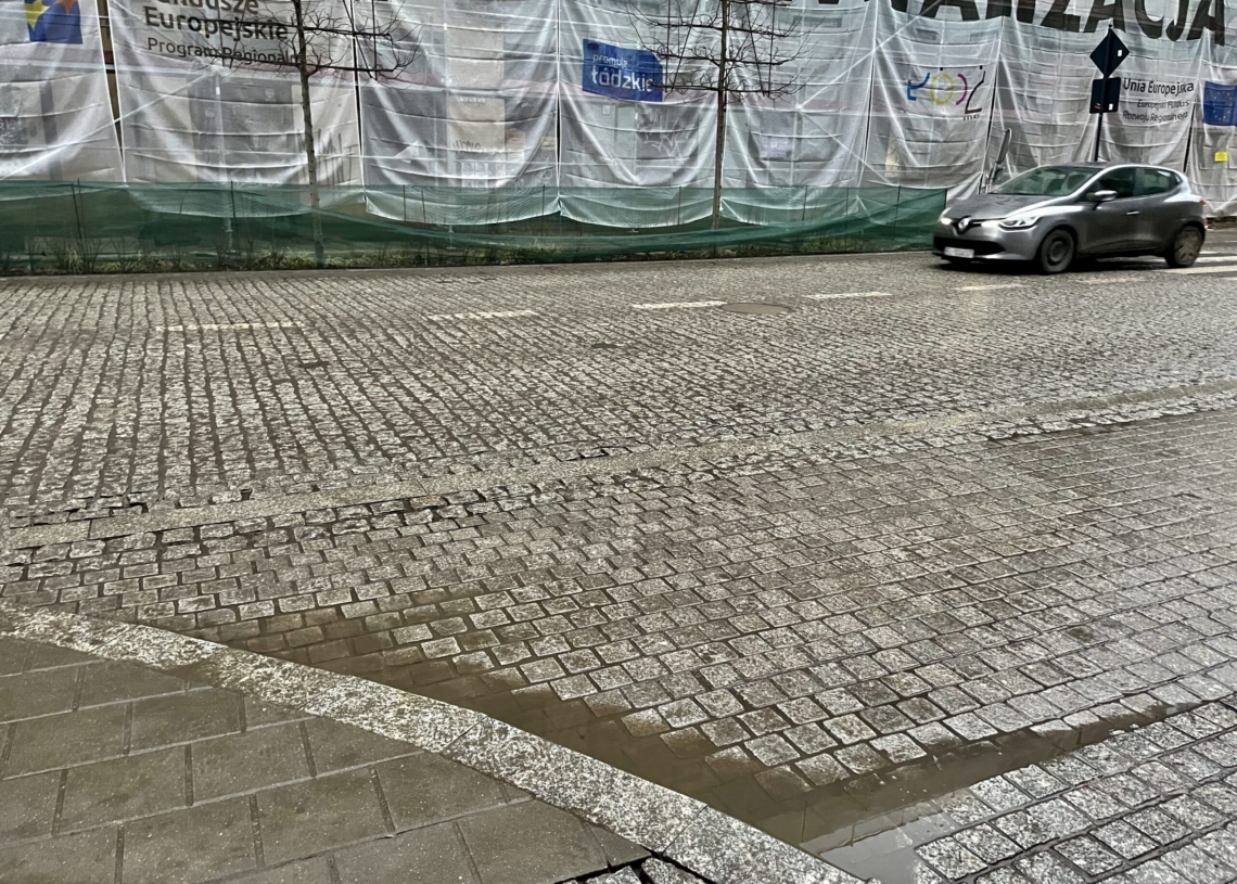 Budowa woonerfu na Moniuszki symbolem przedłużających się łódzkich inwestycji [ZDJĘCIA]