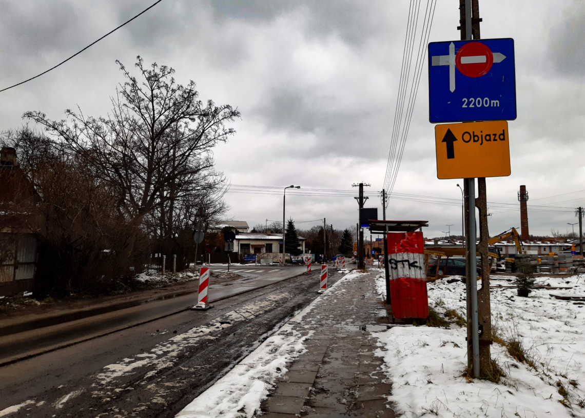 Budowa ronda na Pomorskiej trwa od 15 dni. Na razie prace prowadzone są na jednym pasie [ZDJĘCIA]