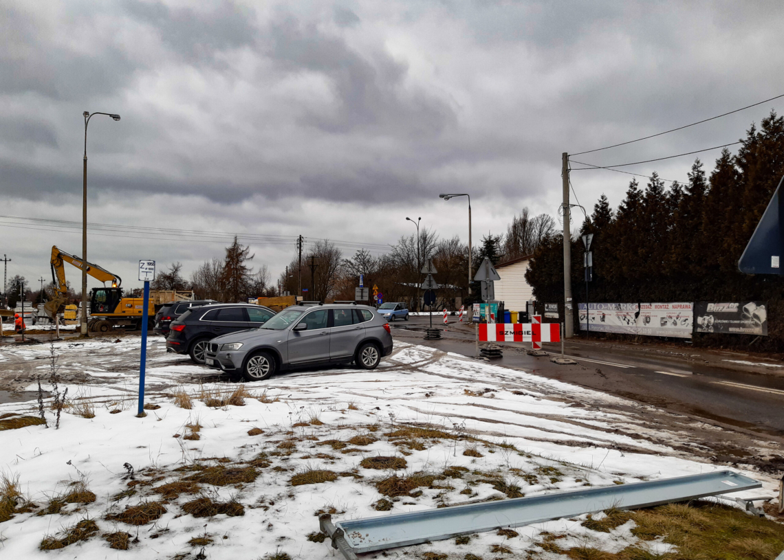 Budowa ronda na Pomorskiej trwa od 15 dni. Na razie prace prowadzone są na jednym pasie [ZDJĘCIA]