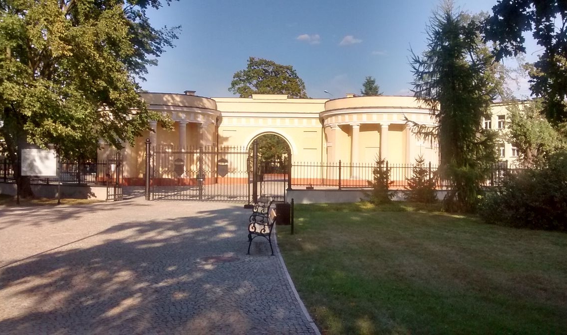 Skierniewice chcą pozyskać dotację na odnowienie figury św. Floriana i remont zabytkowej bramy parkowej 1 św. Floriana
