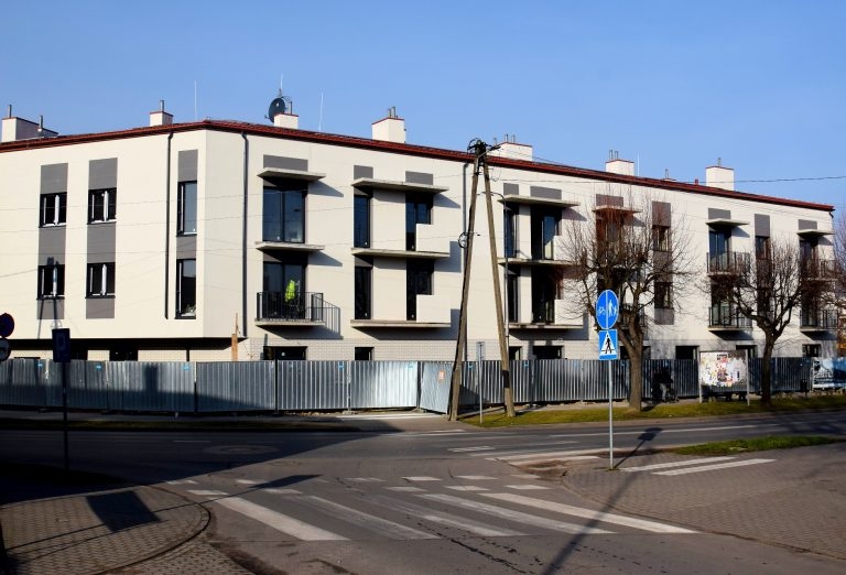 Kończy się budowa nowego bloku komunalnego w Zduńskiej Woli 1 nowego bloku