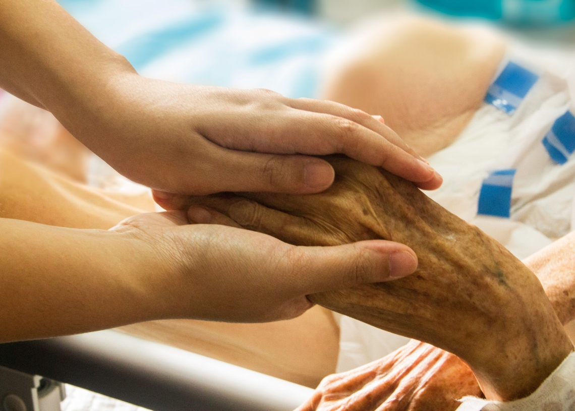 NFZ znosi limity przyjęć w opiece hospicyjnej i paliatywnej