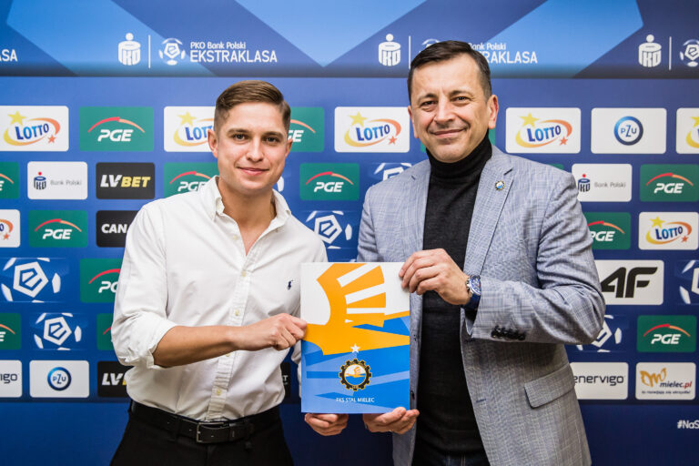 Michał Trąbka podpisał kontrakt ze Stalą Mielec. Umowa obowiązuje do czerwca 2025 roku 1 Michał Trąbka podpisał kontrakt ze Stalą Mielec