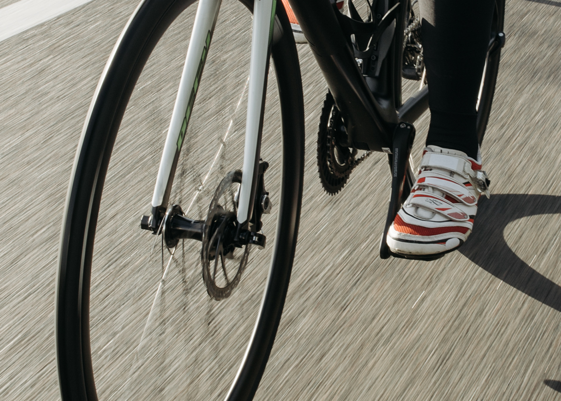 Pijany rowerzysta na S8. 65-latek spieszył się do domu 1 36-latek złamał przepisy i jechał rowerem po S8
