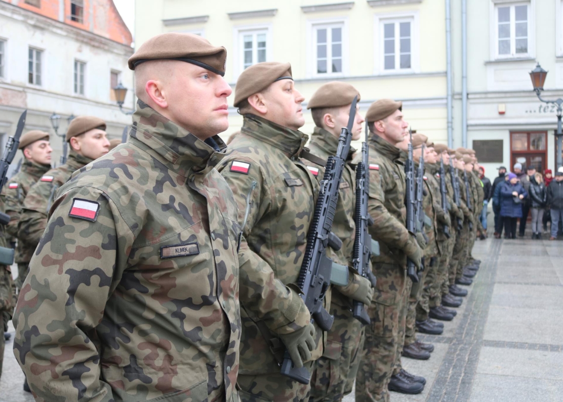 Przysięga nowych żołnierzy obrony terytorialnej w Piotrkowie
