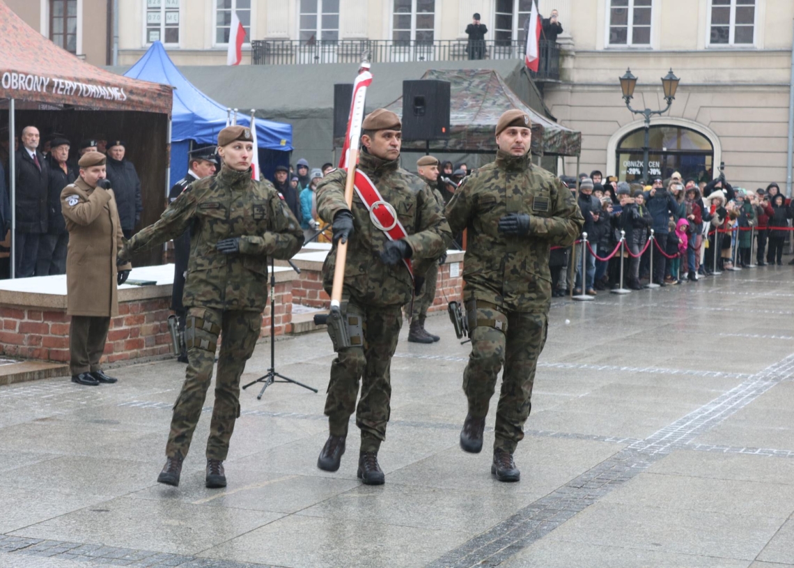 Przysięga nowych żołnierzy obrony terytorialnej w Piotrkowie