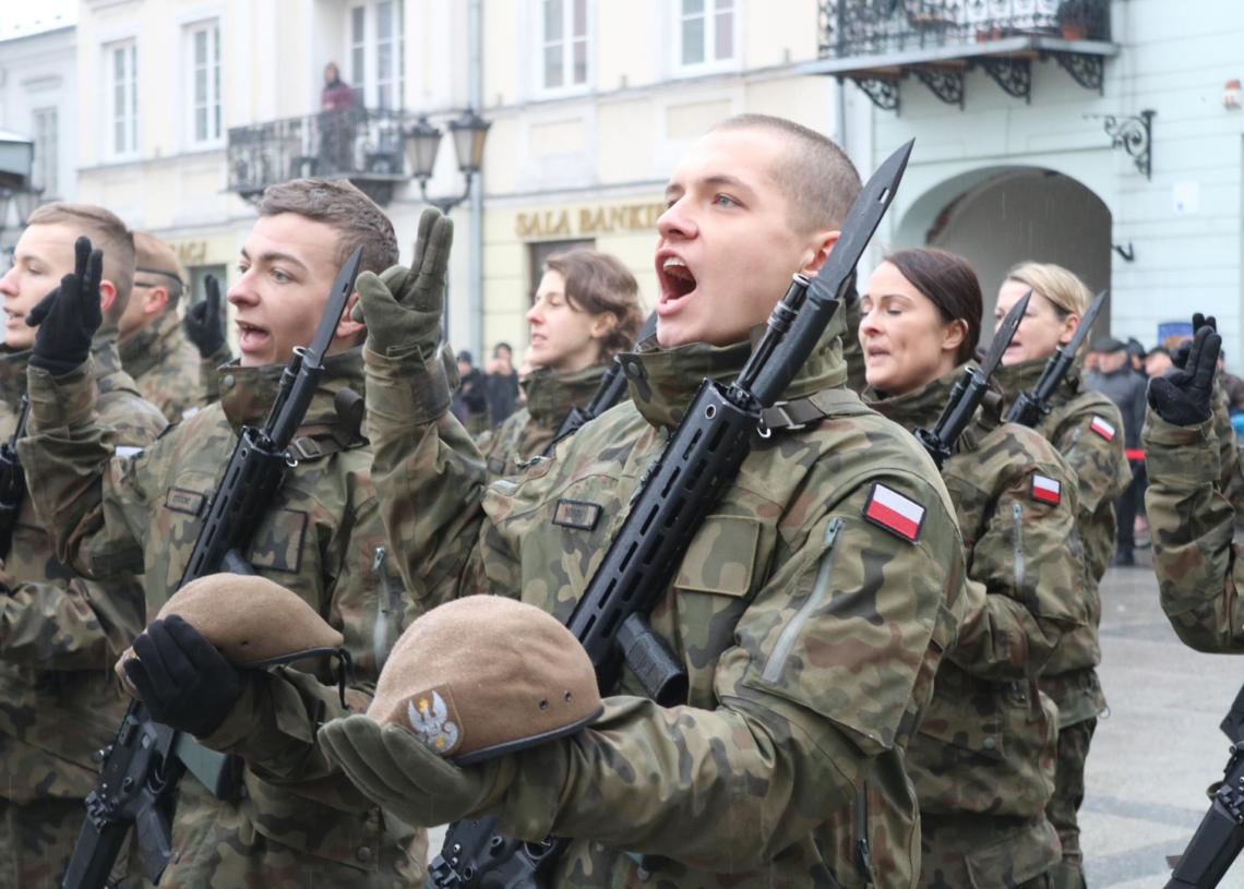 Przysięga nowych żołnierzy obrony terytorialnej w Piotrkowie