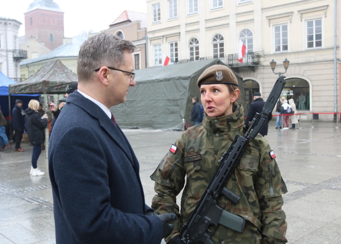 Przysięga nowych żołnierzy obrony terytorialnej w Piotrkowie
