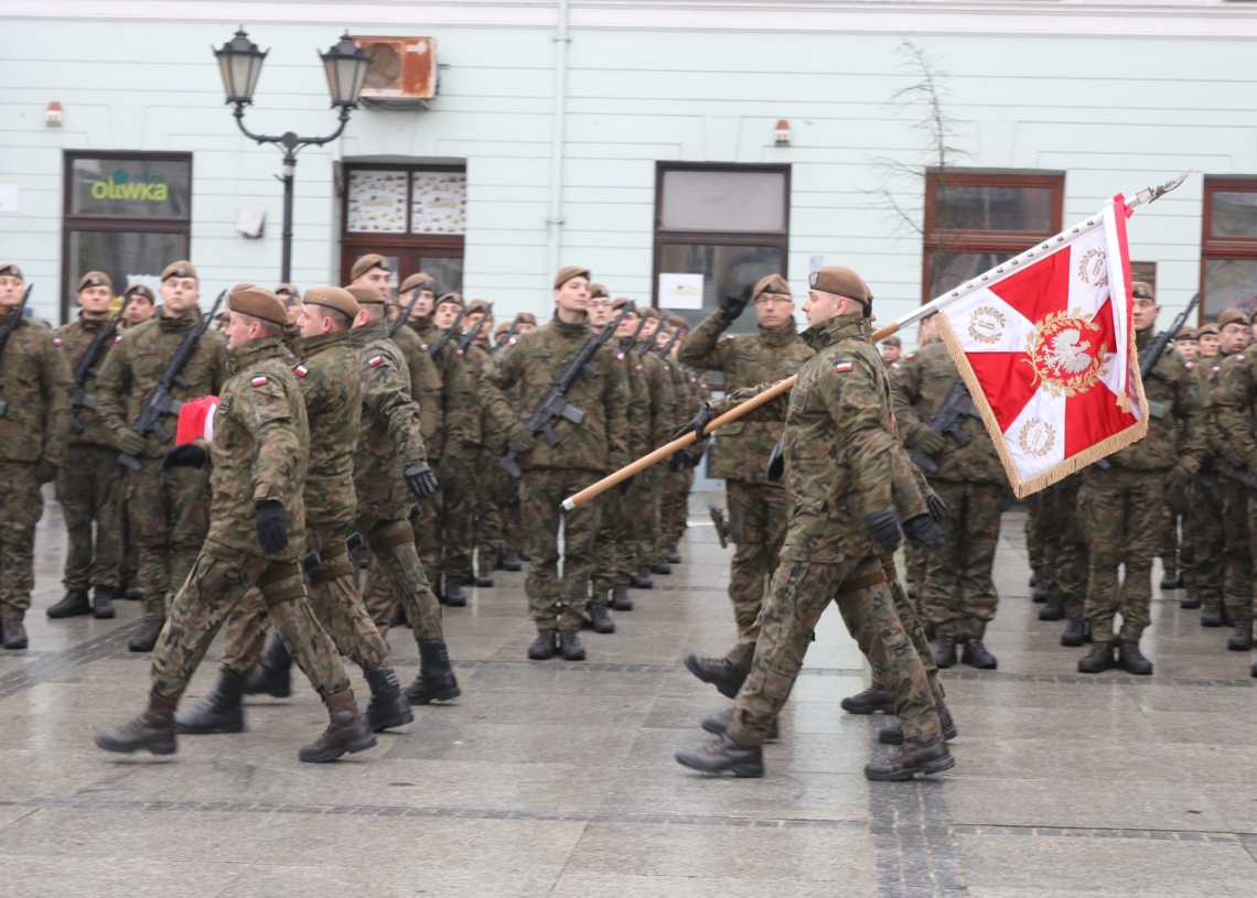 Przysięga nowych żołnierzy obrony terytorialnej w Piotrkowie