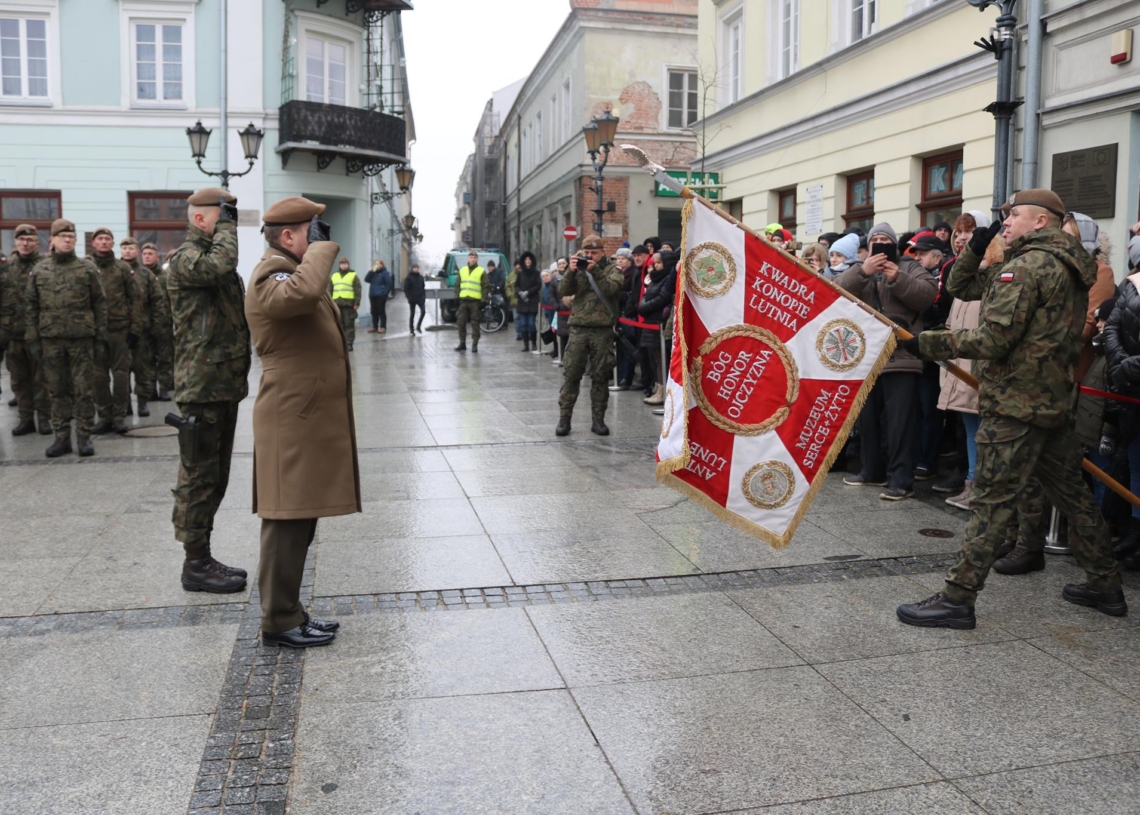 Przysięga nowych żołnierzy obrony terytorialnej w Piotrkowie