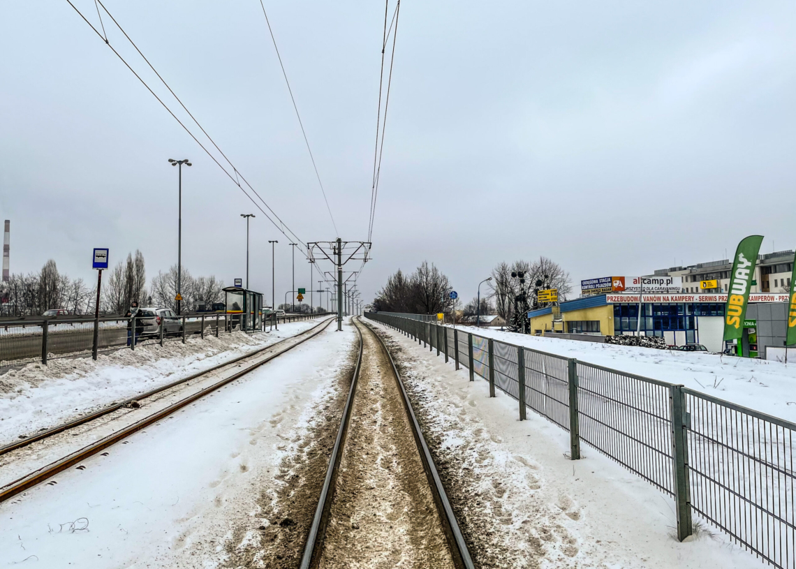 Tramwaje nie kursowały po Limanowskiego w stronę Żabieńca. Doszło do kolizji wagonu z osobówką przy Sierakowskiego
