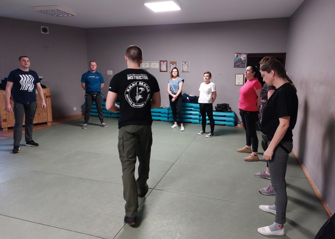 Pracownicy DPS-u w Biskupicach uczą się samoobrony