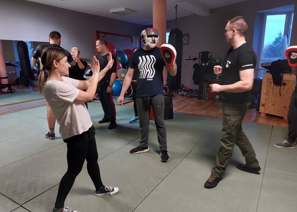 Pracownicy DPS-u w Biskupicach uczą się samoobrony