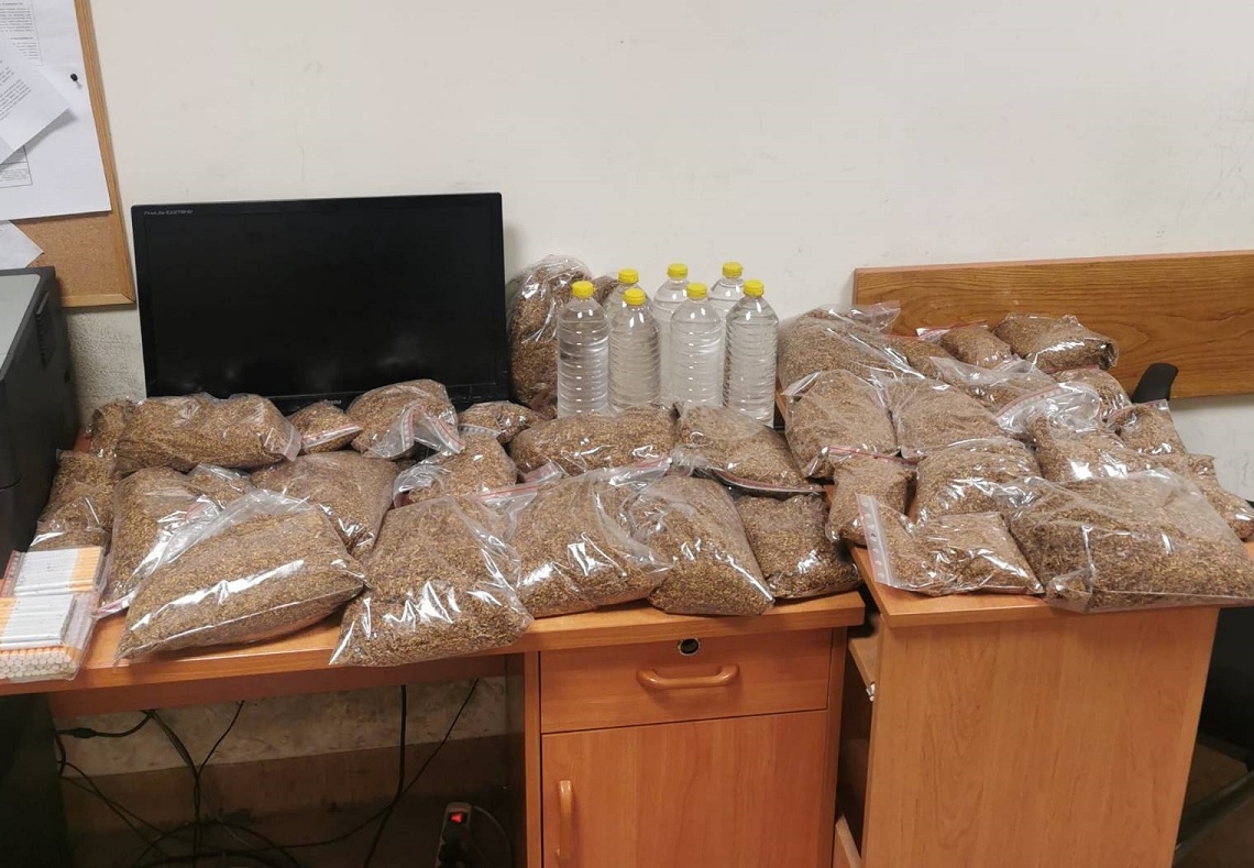 Na jednym z bałuckich targowisk policjanci zarekwirowali 24 tys. papierosów bez akcyzy i 11 litrów spirytusu