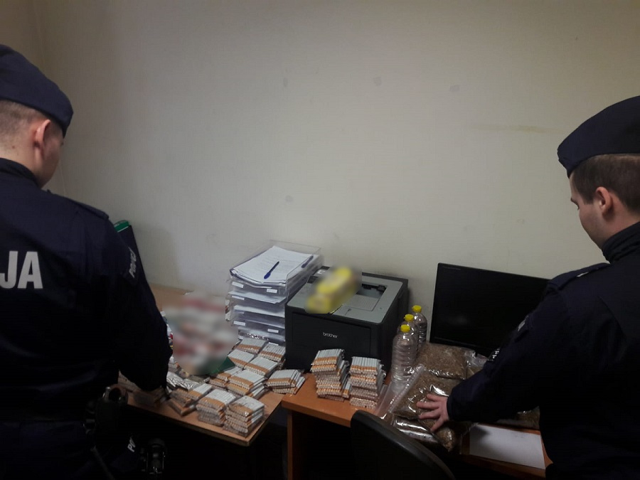 Na jednym z bałuckich targowisk policjanci zarekwirowali 24 tys. papierosów bez akcyzy i 11 litrów spirytusu
