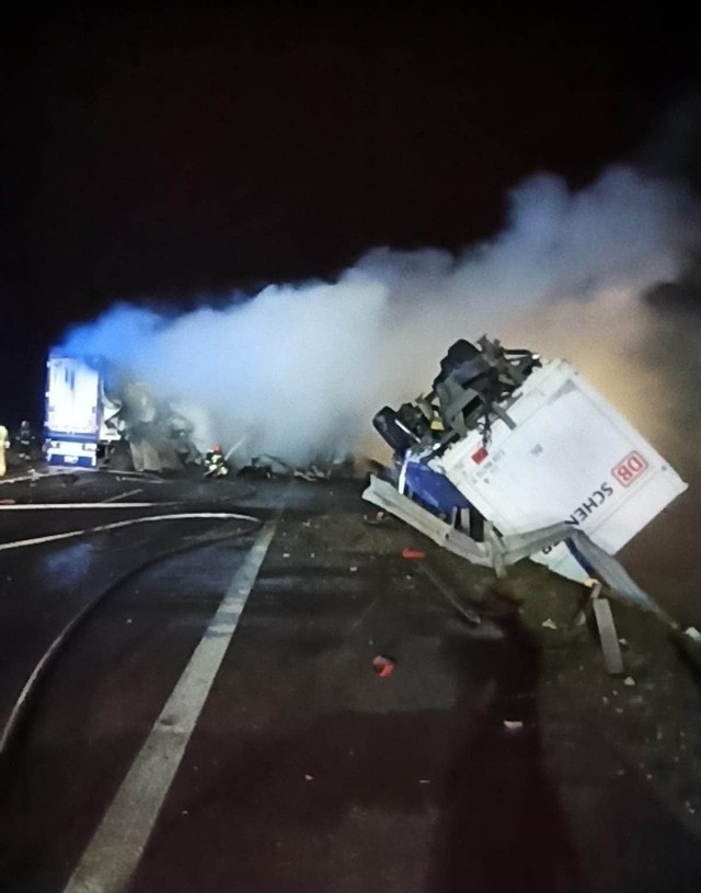 Wypadek i pożar dwóch TIR-ów na S8