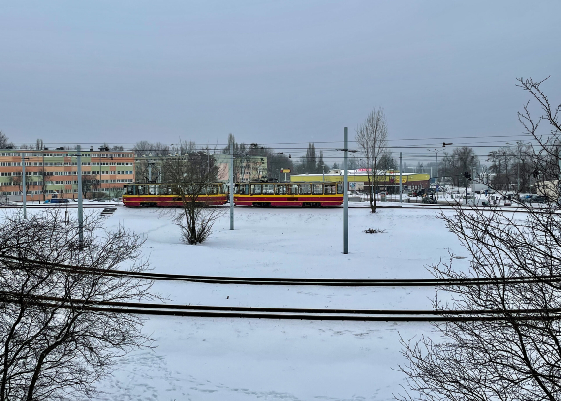 Tramwaje nie kursowały po Limanowskiego w stronę Żabieńca. Doszło do kolizji wagonu z osobówką przy Sierakowskiego