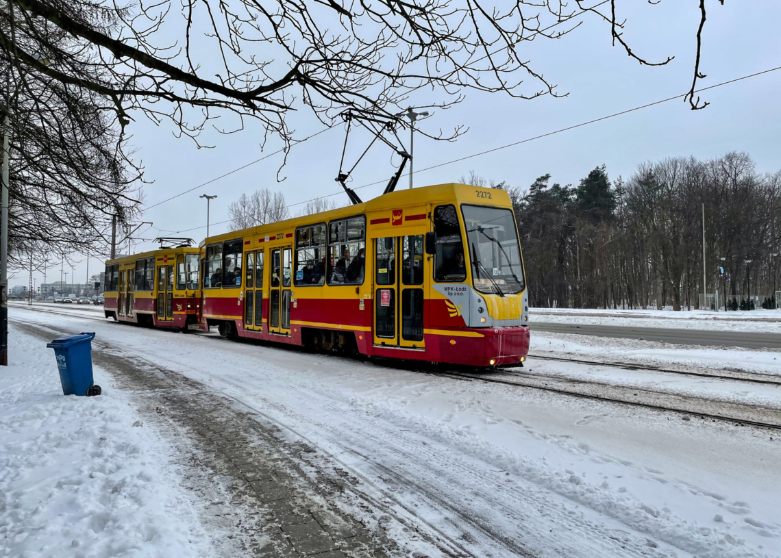 Tramwaje nie kursowały po Limanowskiego w stronę Żabieńca. Doszło do kolizji wagonu z osobówką przy Sierakowskiego