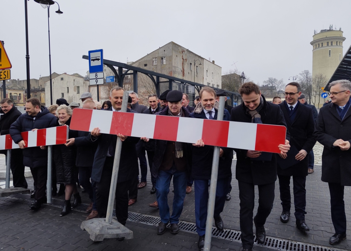 Otwarto nowe centrum przesiadkowe w Piotrkowie Tryb.