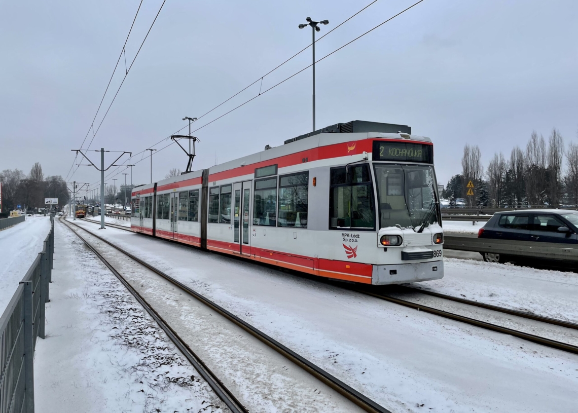 Tramwaje nie kursowały po Limanowskiego w stronę Żabieńca. Doszło do kolizji wagonu z osobówką przy Sierakowskiego
