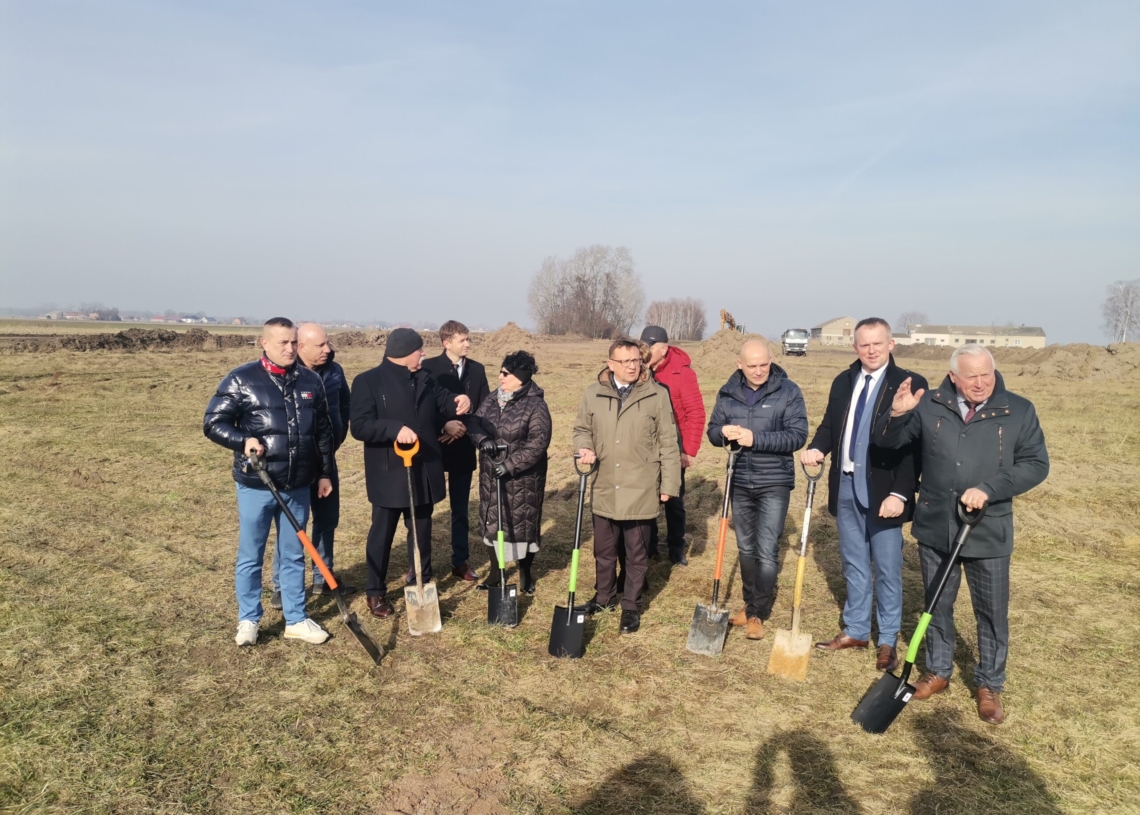 W Popowie Głowieńskim rozpoczęła się budowa kompleksu sportowego za niemal 7 mln zł [ZDJĘCIA]