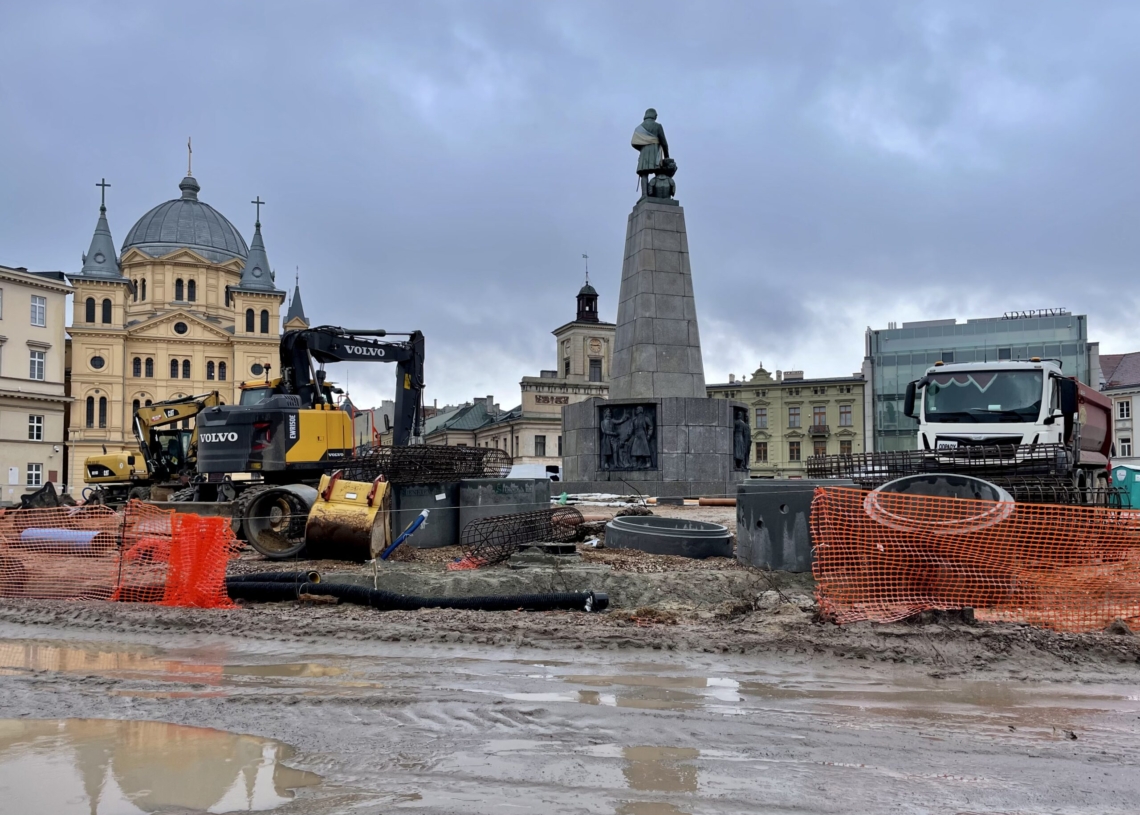 Przebudowa pl. Wolności. Koniec inwestycji powinien nastąpić już za 7 miesięcy, ale termin przesunięto na koniec roku [ZDJĘCIA + WIDEO]