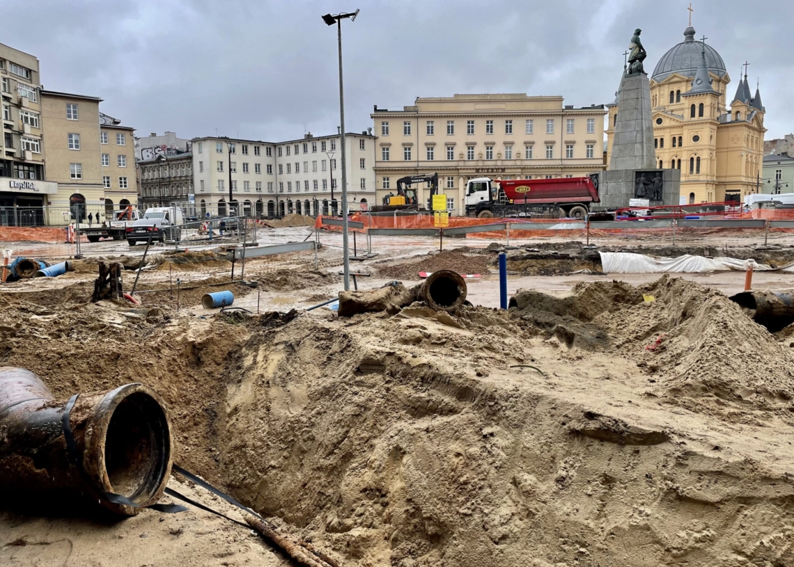 Przebudowa pl. Wolności. Koniec inwestycji powinien nastąpić już za 7 miesięcy, ale termin przesunięto na koniec roku [ZDJĘCIA + WIDEO]