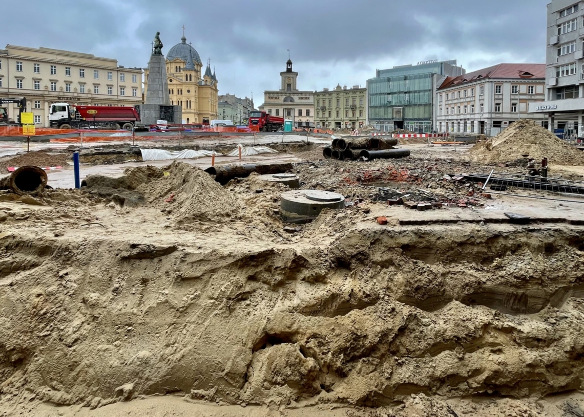 Przebudowa pl. Wolności. Koniec inwestycji powinien nastąpić już za 7 miesięcy, ale termin przesunięto na koniec roku [ZDJĘCIA + WIDEO]