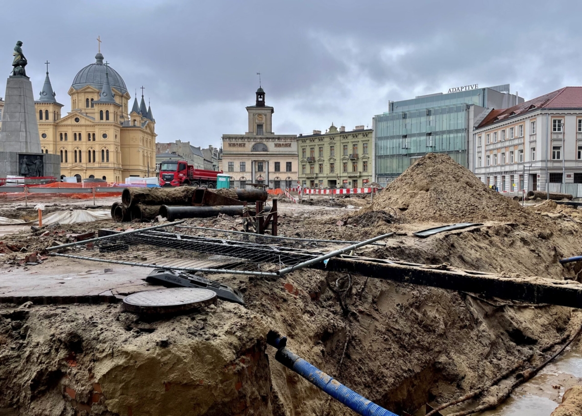 Przebudowa pl. Wolności. Koniec inwestycji powinien nastąpić już za 7 miesięcy, ale termin przesunięto na koniec roku [ZDJĘCIA + WIDEO]