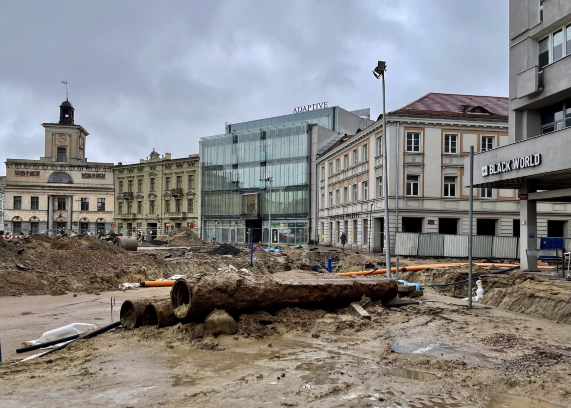 Przebudowa pl. Wolności. Koniec inwestycji powinien nastąpić już za 7 miesięcy, ale termin przesunięto na koniec roku [ZDJĘCIA + WIDEO]