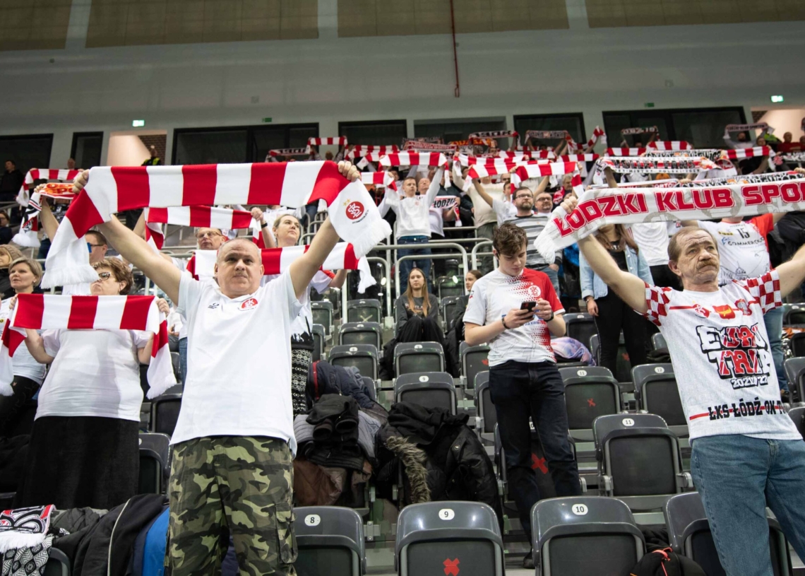 Doping kibiców ŁKS-u Commercecon Łódź w meczu z VakifBankiem Stambuł