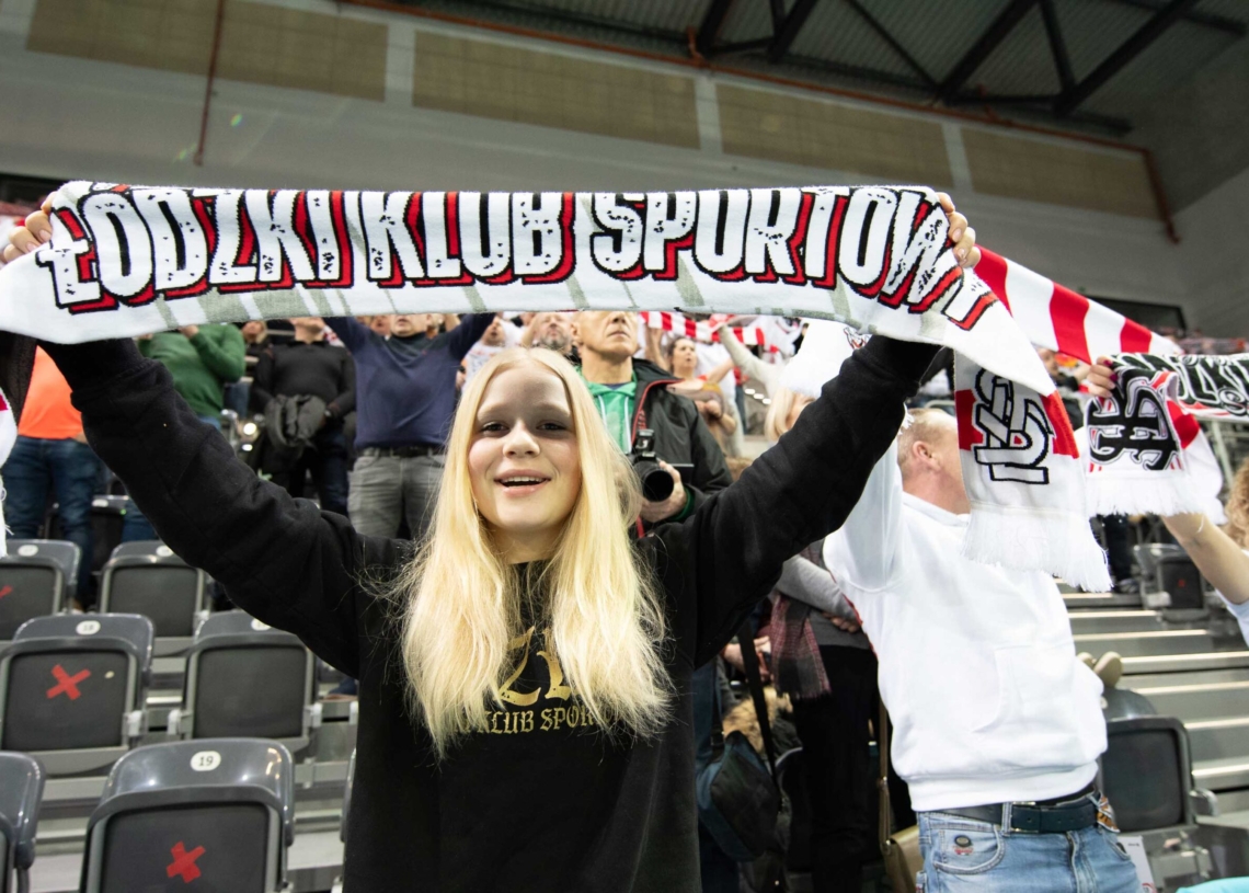 Doping kibiców ŁKS-u Commercecon Łódź w meczu z VakifBankiem Stambuł
