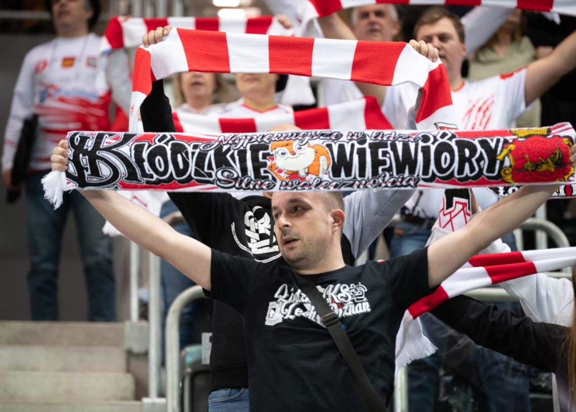Doping kibiców ŁKS-u Commercecon Łódź w meczu z VakifBankiem Stambuł