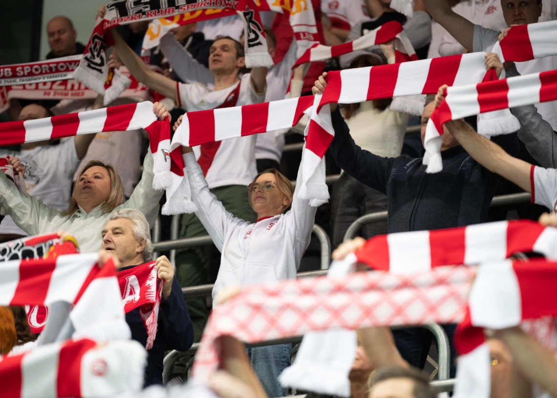Doping kibiców ŁKS-u Commercecon Łódź w meczu z VakifBankiem Stambuł